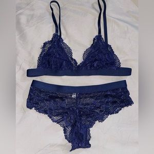 *Never worn* Blue bralette set